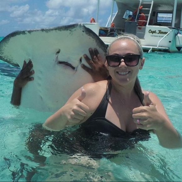 Meet your Posher, Lauren - Picture 4 of 5